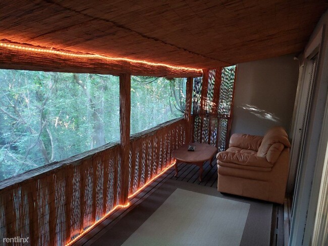 Building Photo - 1120 Hollow Creek Dr