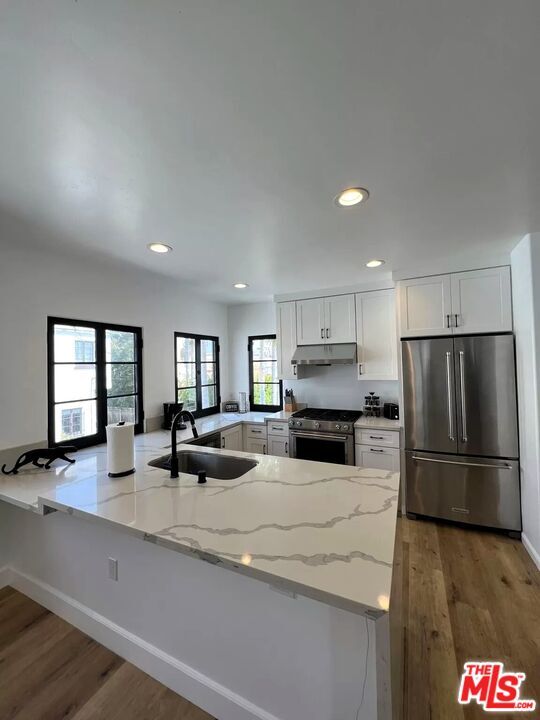 Building Photo - 1018 S Hayworth Ave