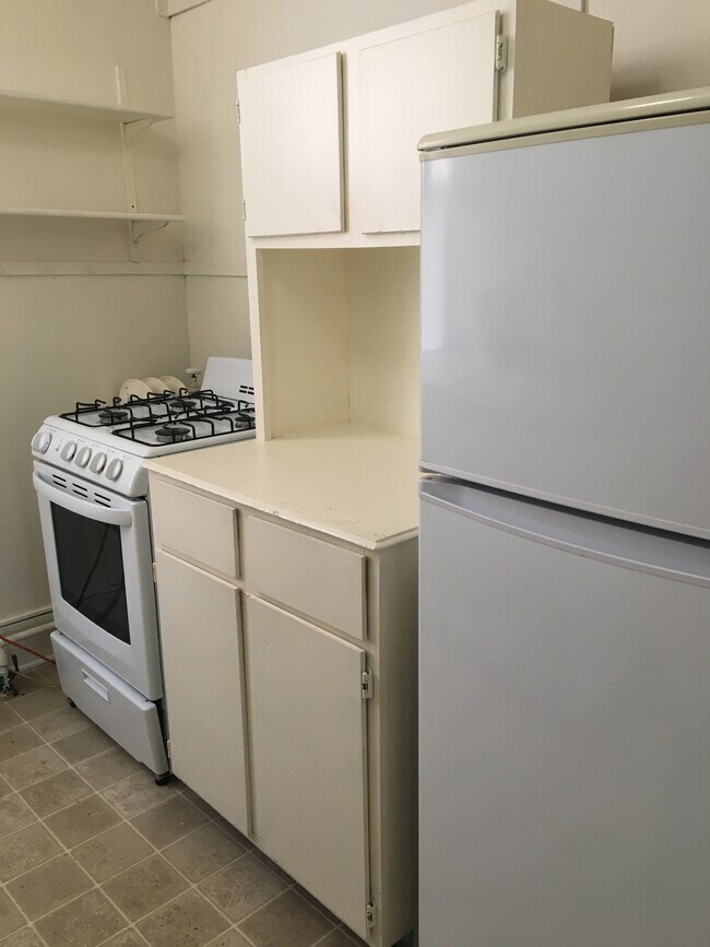 Kitchen - 616 W Genesee St