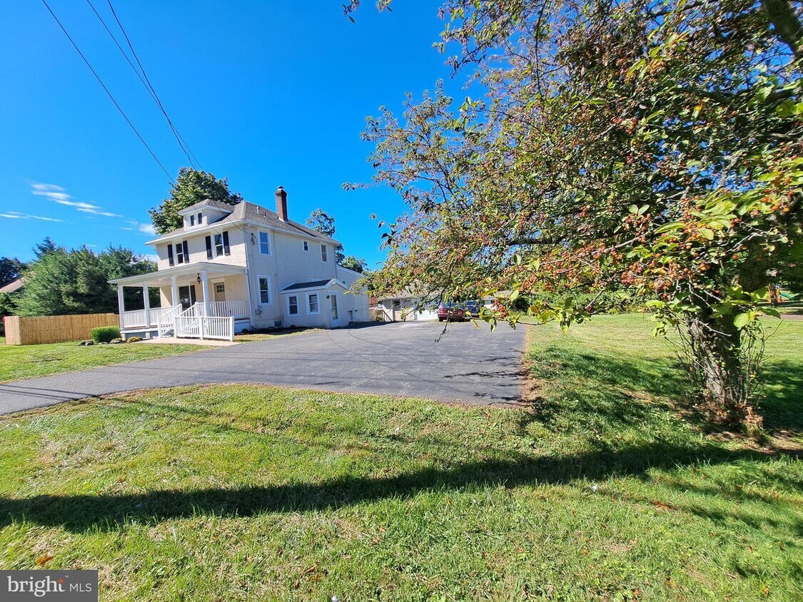 Primary Photo - 55 E Mt Kirk Ave