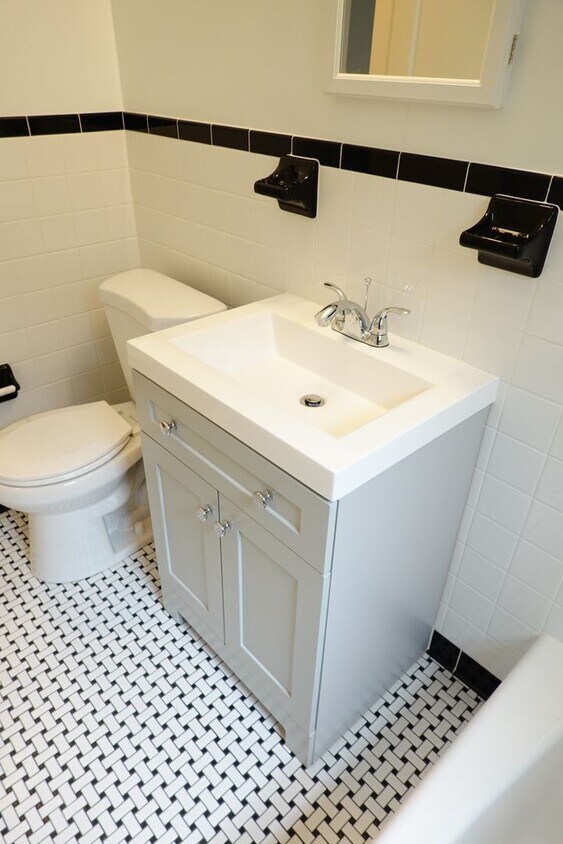 Foto principal - 8406 Greenwood Ave
