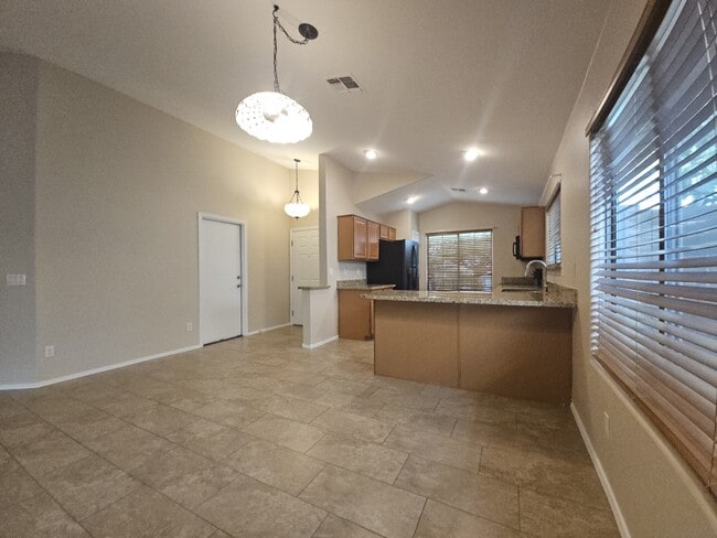 Foto del edificio - 2569 E Silversmith Trail