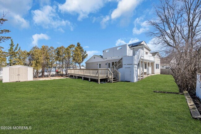Building Photo - 101 Clearwater Dr