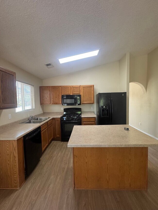 Foto del edificio - 800 Purple Aster Ave SW