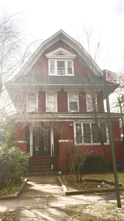 Primary Photo - 66 Dekoven Ct