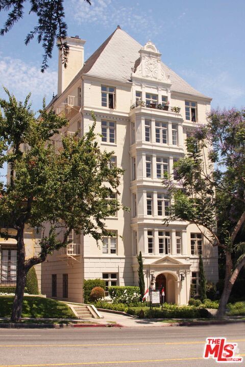 Building Photo - 1360 N Crescent Heights Blvd