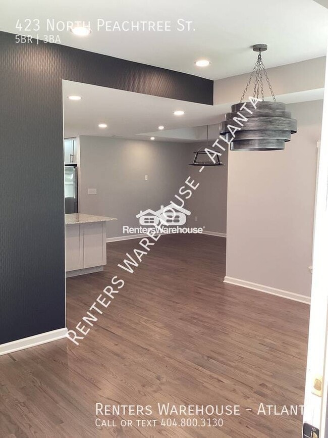 Building Photo - Updated Cozy home with a separated In-Law ...