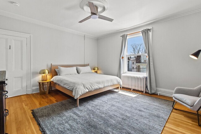 Building Photo - 2 Barnes Rd