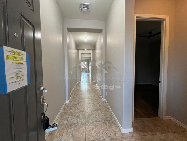 Foto del edificio - 10448 E Palladium Dr