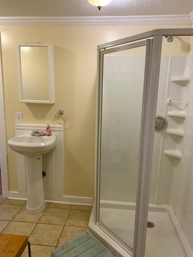 Building Photo - 623 Old Salem Rd