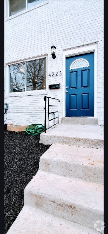 Building Photo - 4223 Gault Pl NE