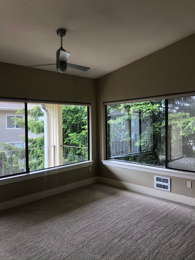 Building Photo - Beautiful Kingston Condo - walking distanc...