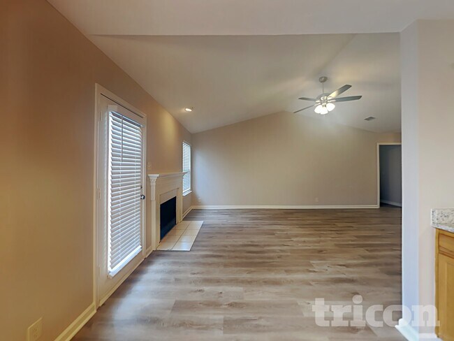 Foto del edificio - 254 Bill Stewart Blvd