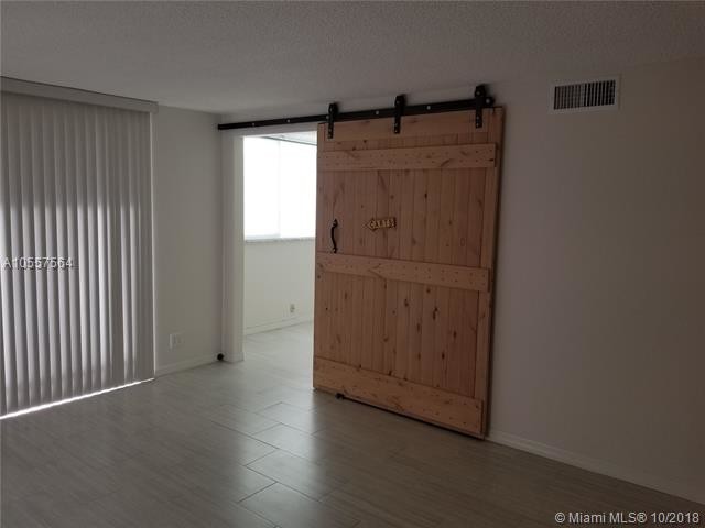 Foto del edificio - 800 S Hollybrook Dr