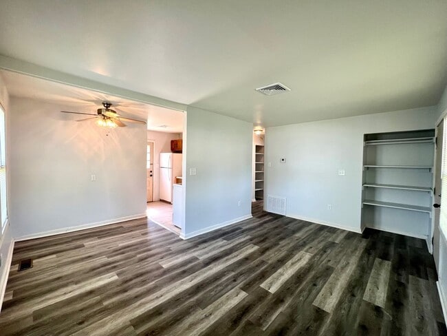 Building Photo - Remodeled Residential Home on East Side - Preleasing for 26/27 School Year!