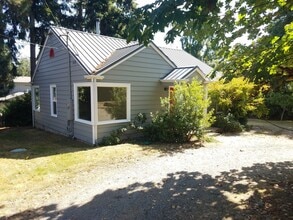 Building Photo - 1352 E Shoreview Dr