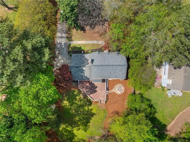 Building Photo - 632 Holt Rd NE