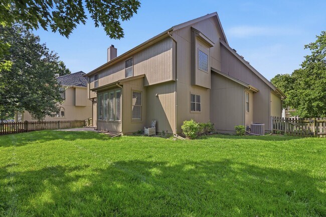 Foto del edificio - Luxury, Location & Lifestyle—All in One! Executive Home w/ Community Pool