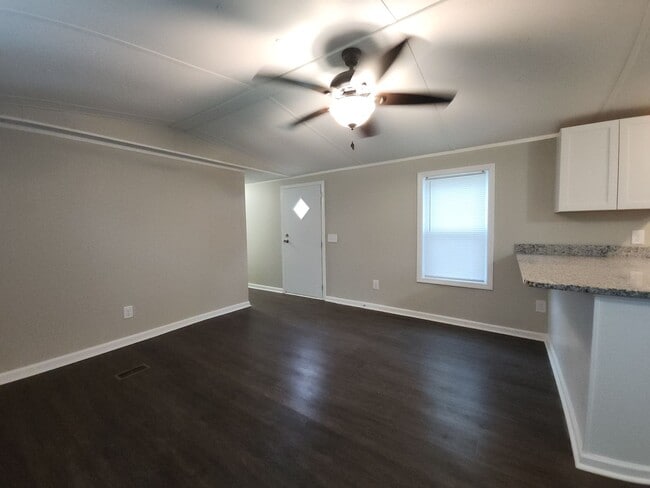 Building Photo - 4 Elcona St