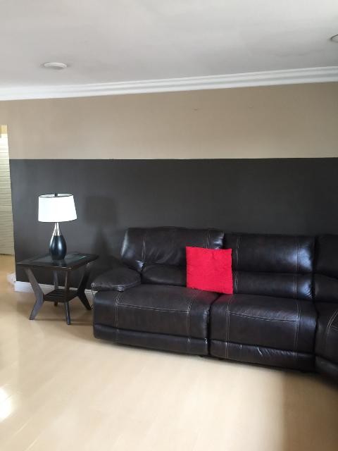 Foto principal - 1108 S La Peer Dr