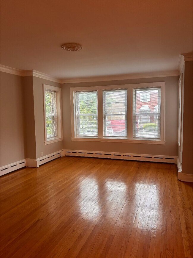 Foto del edificio - 5642 N Bernard St