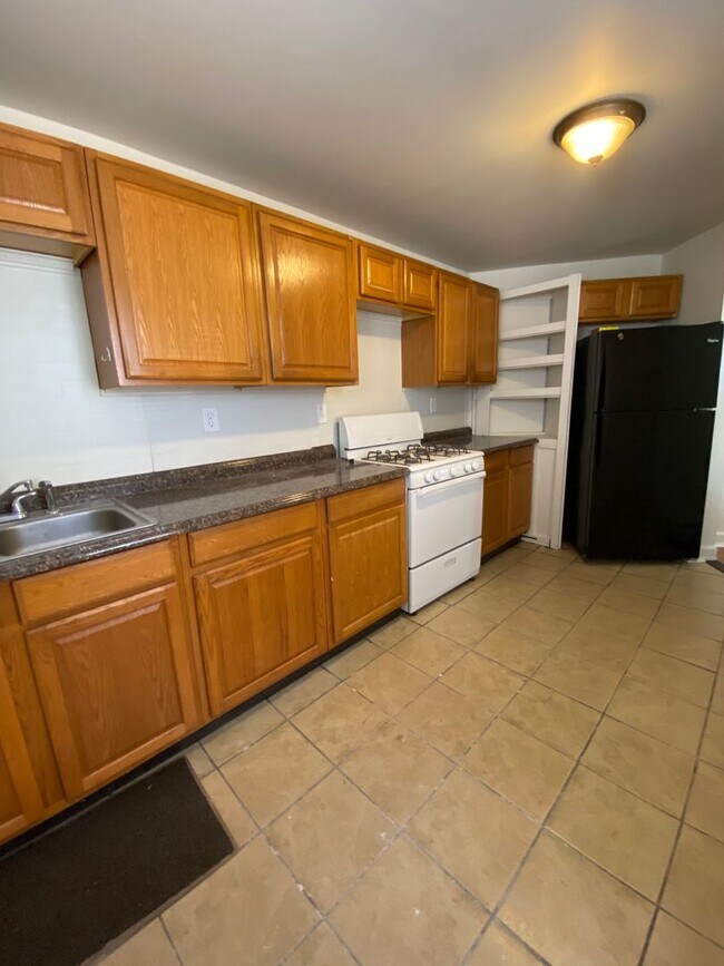 Foto del edificio - Charming 2 BR End Unit Townhouse in Columbia!