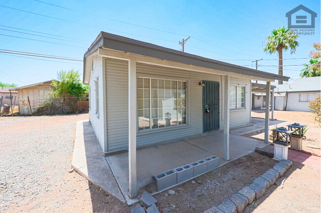 Foto del edificio - 1Bed/1Bath House at 32nd St/Thomas! Ready for Immediate Move-In! -- NO HOA!