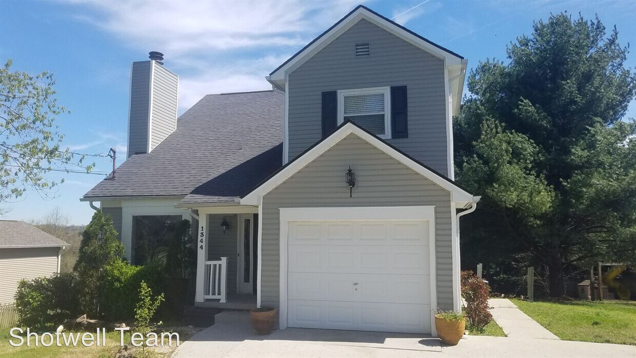 3 br, 2.5 bath House 1344 Wenlock Rd