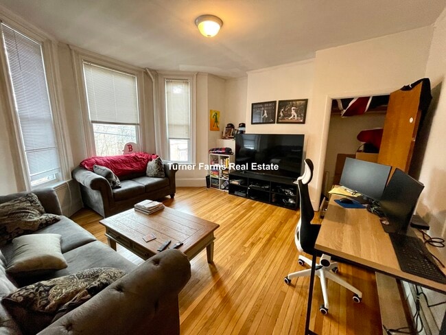 Building Photo - 38 Newton St