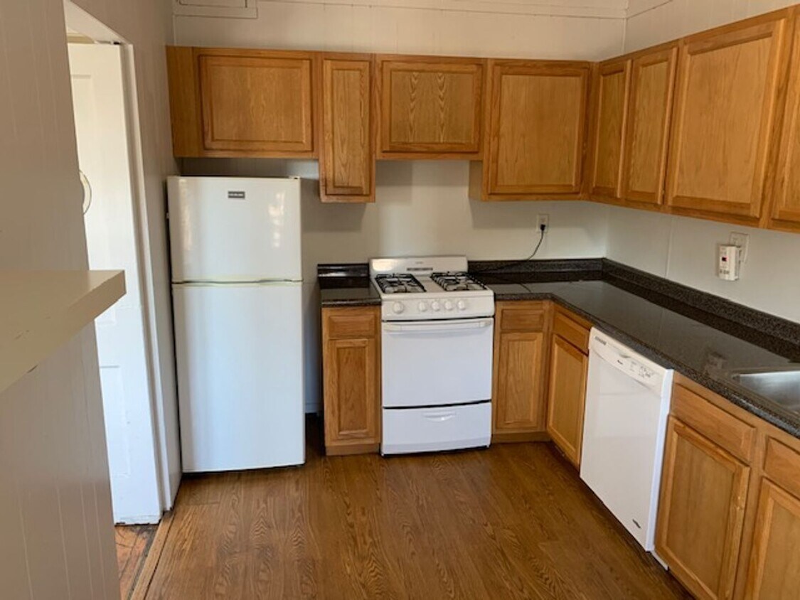 9/1 No Fee! Spacious 3BR near Cleveland Circle, BC, B/C/D trains - 9/1 No Fee! Spacious 3BR near Cleveland Circle, BC, B/C/D trains