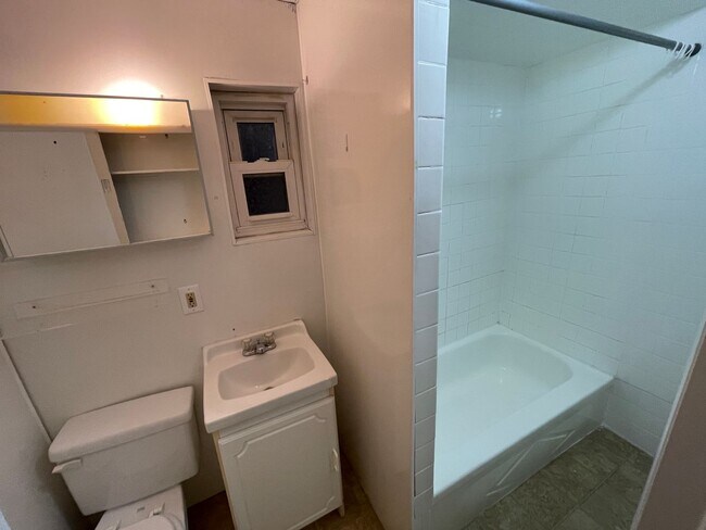 Building Photo - One Bedroom ** Newton Highlands Village ~ ...