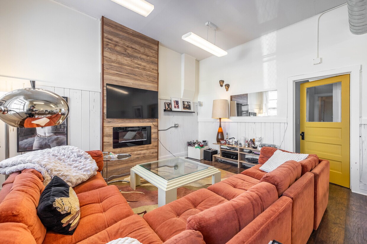 Foto principal - 3955 W Shakespeare Ave