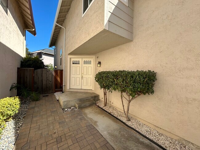 Building Photo - 550 Grapevine Dr