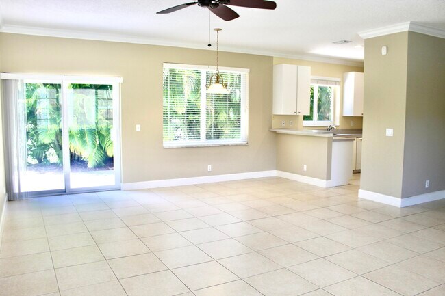 Building Photo - 347 Laurel Oaks Way