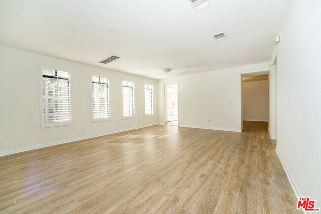 Foto del edificio - 5625 Crescent Park W