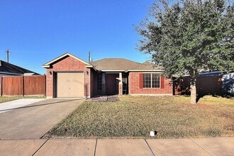 Building Photo - 2910 Santa Ana St