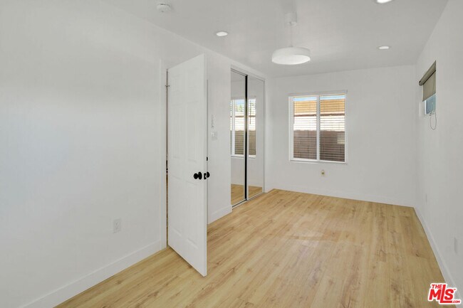 Building Photo - 1843 Norval St
