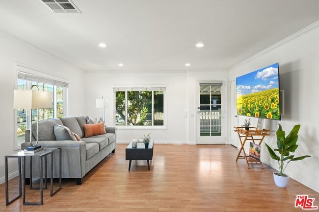 Foto del edificio - 29500 Heathercliff Rd