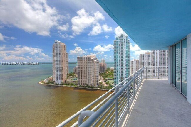 Foto del edificio - 335 S Biscayne Blvd