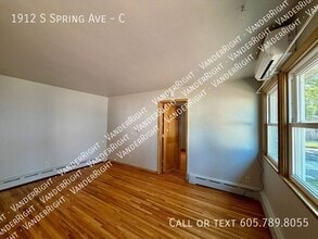 Building Photo - 1912 S Spring Ave