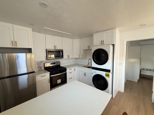 Building Photo - 2242 Hanford Dr