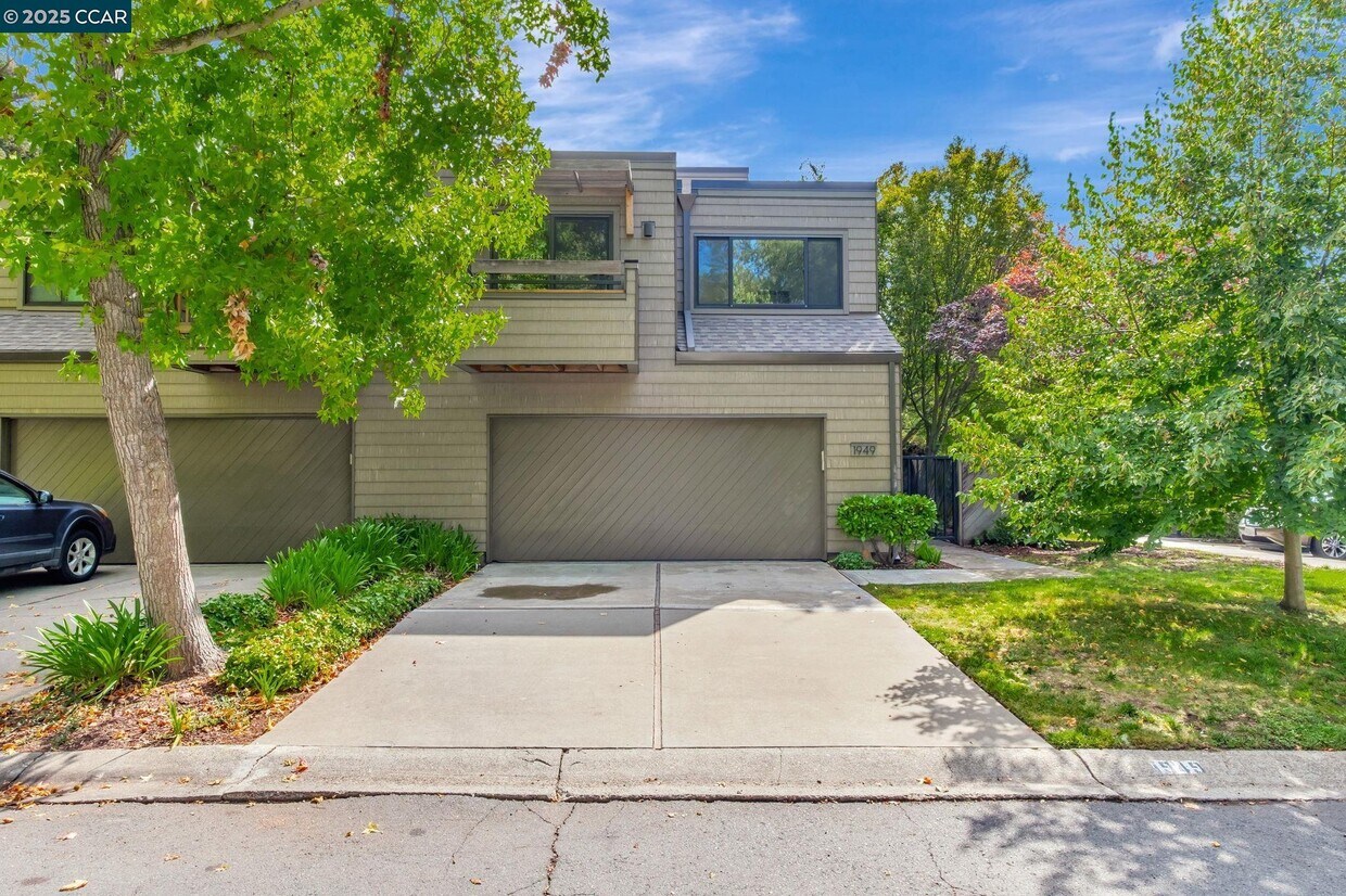 Foto principal - 1949 Highridge Ct