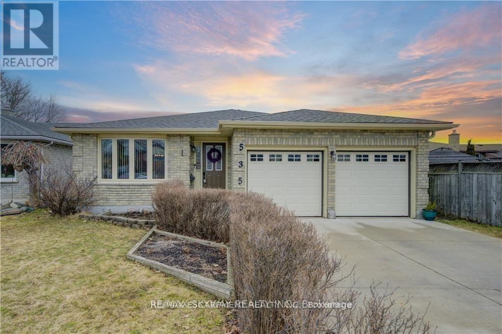 Primary Photo - 535 Appledale Crescent