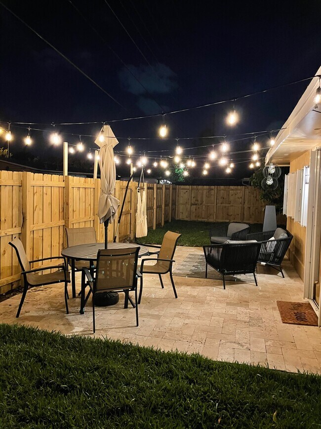 Fully Fenced in Yard/Patio - 3330 NE 14th Ter