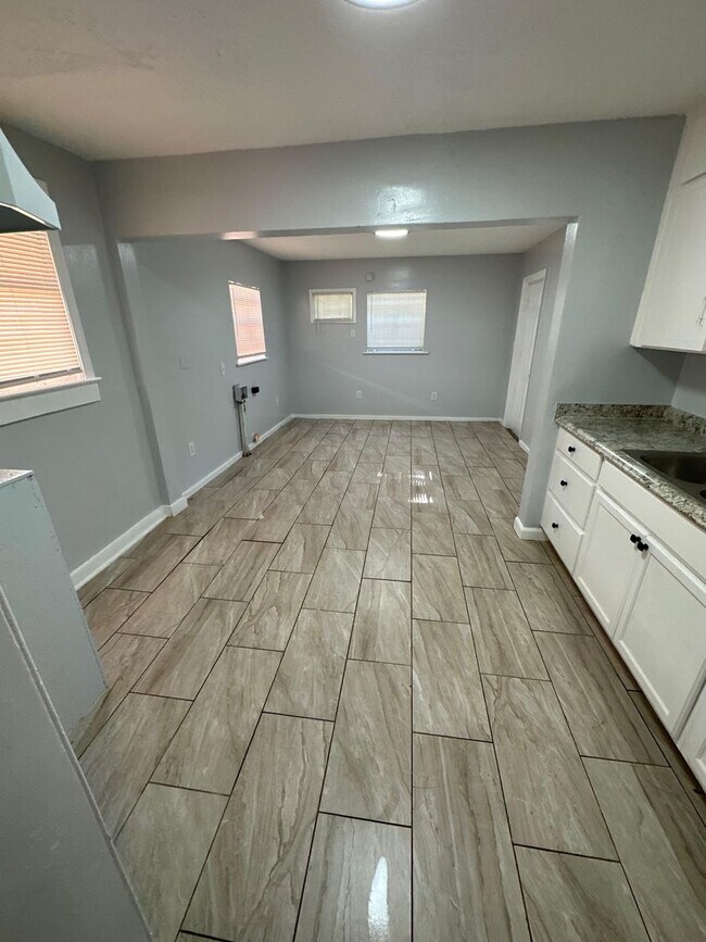 Foto del edificio - Fully renovated 2/1 single family residenc...