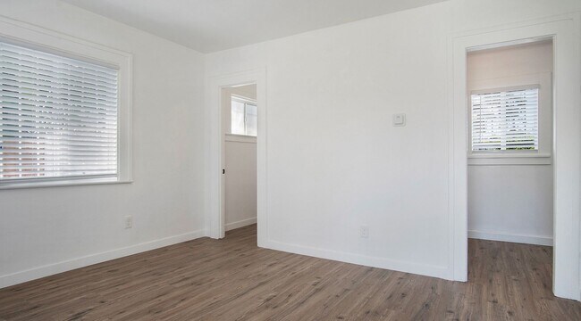 Foto del edificio - Lemon Avenue Triplex