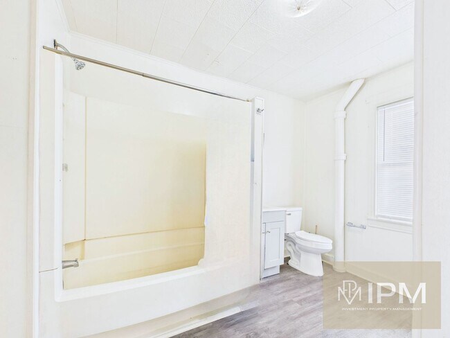 Foto del edificio - 1/2 Off First Months Rent! Available Now! ...