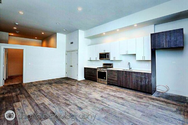 Building Photo - 847 N Larrabee St