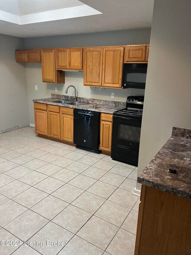 Foto del edificio - 8807 Wooded Glen Rd