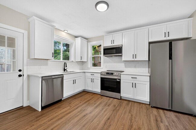 Foto del edificio - 7310 Drexel Dr